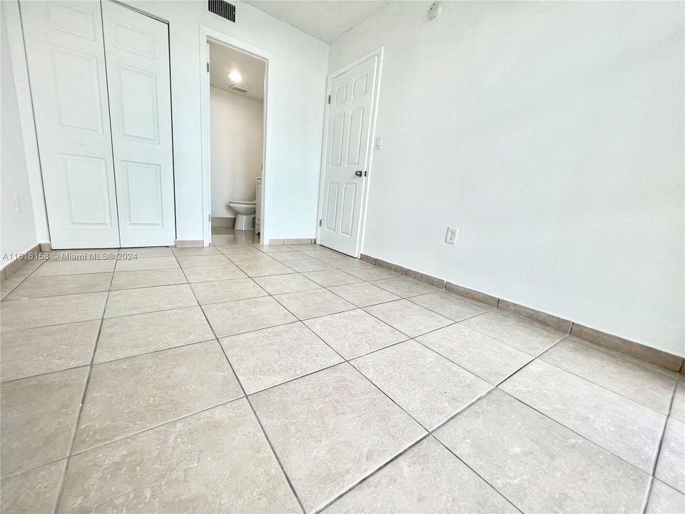 For Rent: $2,350 (2 beds, 2 baths, 850 Square Feet)