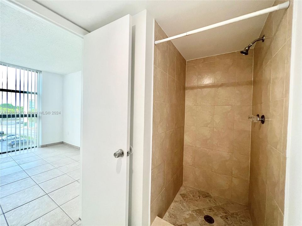 For Rent: $2,350 (2 beds, 2 baths, 850 Square Feet)