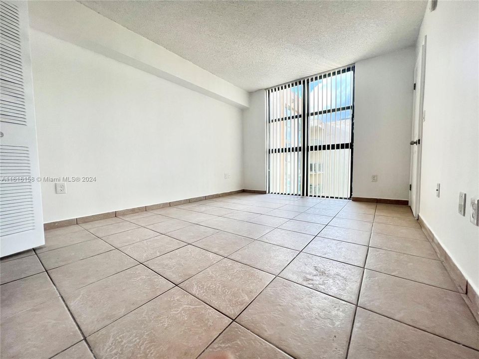 For Rent: $2,350 (2 beds, 2 baths, 850 Square Feet)