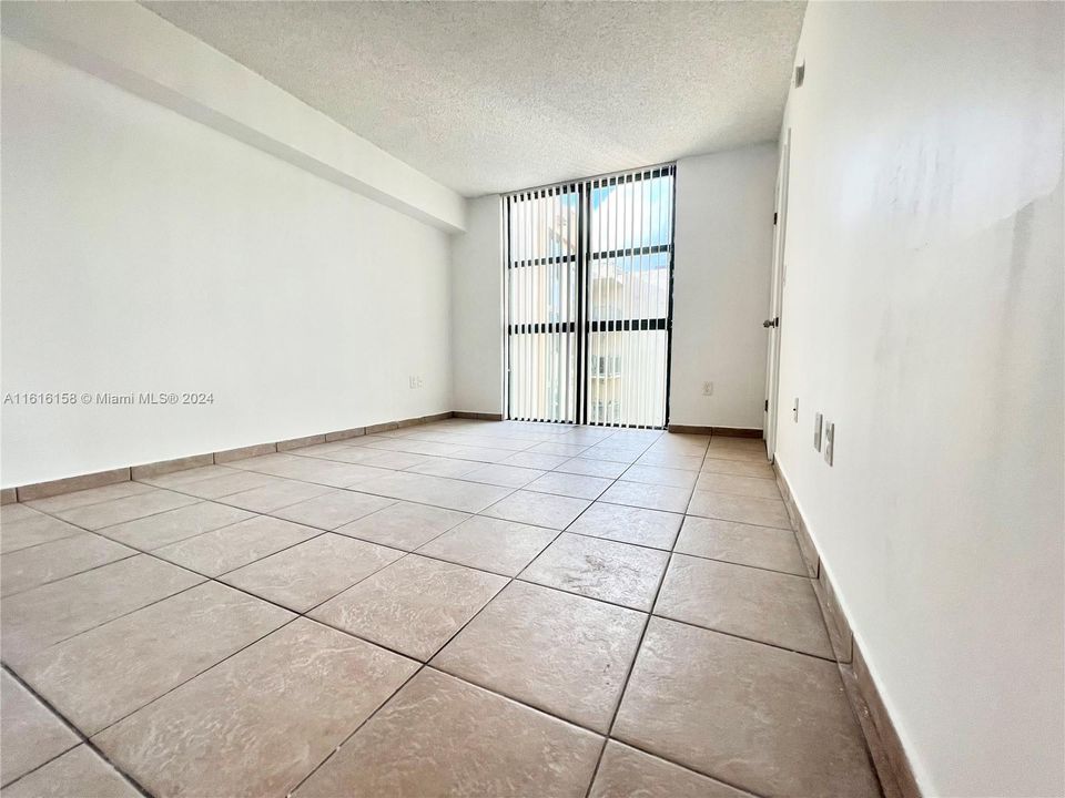 For Rent: $2,350 (2 beds, 2 baths, 850 Square Feet)