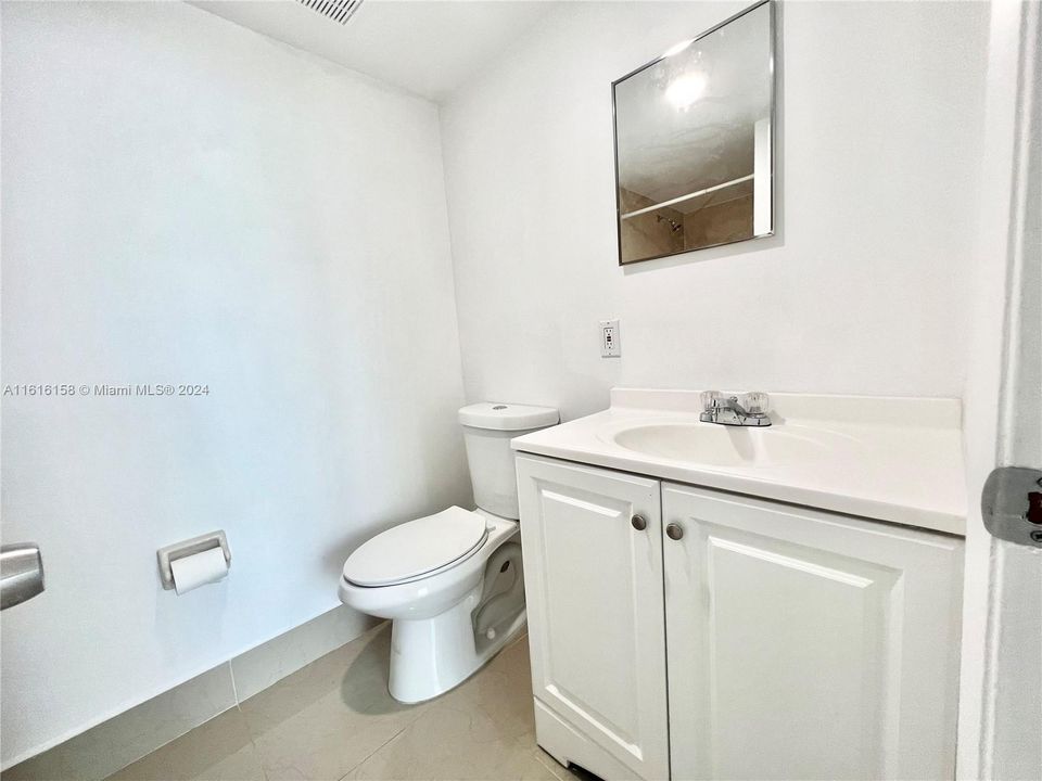 For Rent: $2,350 (2 beds, 2 baths, 850 Square Feet)