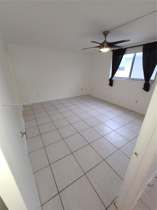 For Rent: $2,350 (1 beds, 1 baths, 720 Square Feet)