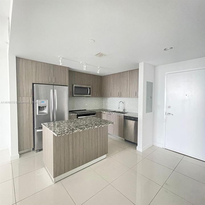 For Rent: $2,534 (1 beds, 1 baths, 716 Square Feet)