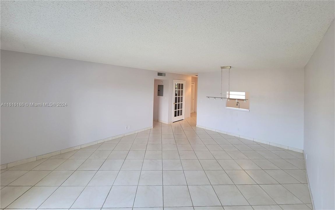 For Sale: $275,000 (2 beds, 2 baths, 1092 Square Feet)