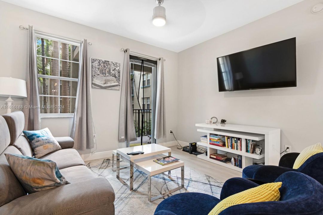 For Sale: $399,000 (1 beds, 1 baths, 780 Square Feet)