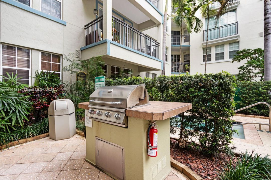 For Sale: $399,000 (1 beds, 1 baths, 780 Square Feet)