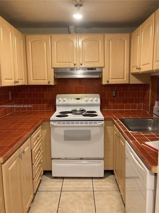 Recently Rented: $2,700 (3 beds, 2 baths, 1338 Square Feet)