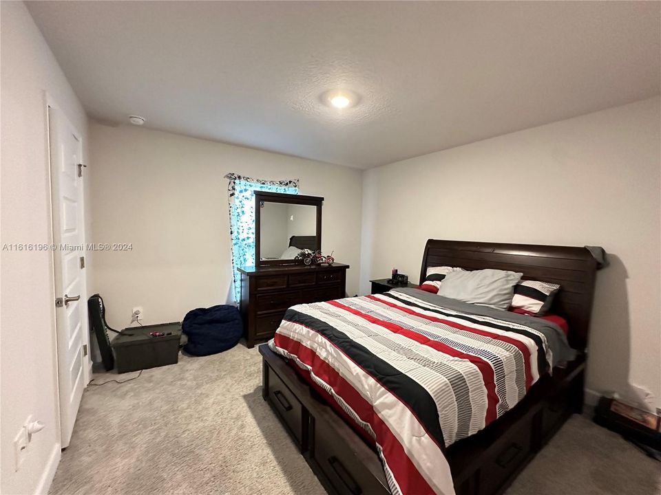 For Rent: $2,800 (4 beds, 3 baths, 2162 Square Feet)