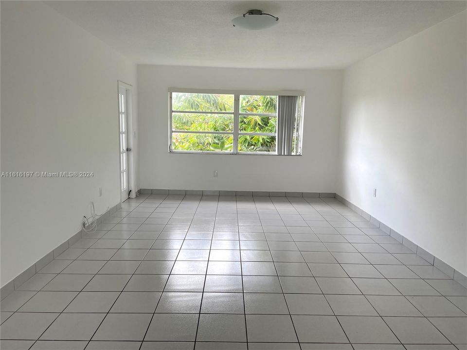 For Rent: $2,200 (1 beds, 1 baths, 800 Square Feet)