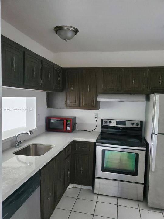 For Sale: $205,000 (2 beds, 2 baths, 1175 Square Feet)