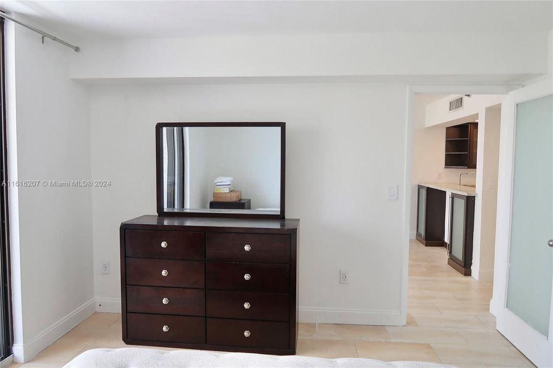 For Rent: $3,100 (1 beds, 1 baths, 640 Square Feet)