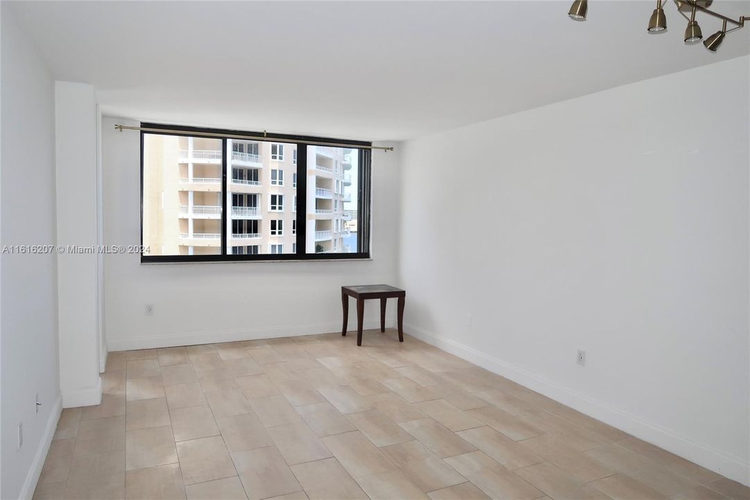 For Rent: $3,100 (1 beds, 1 baths, 640 Square Feet)