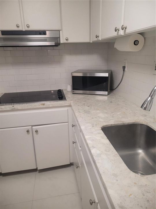 For Rent: $3,500 (1 beds, 1 baths, 837 Square Feet)