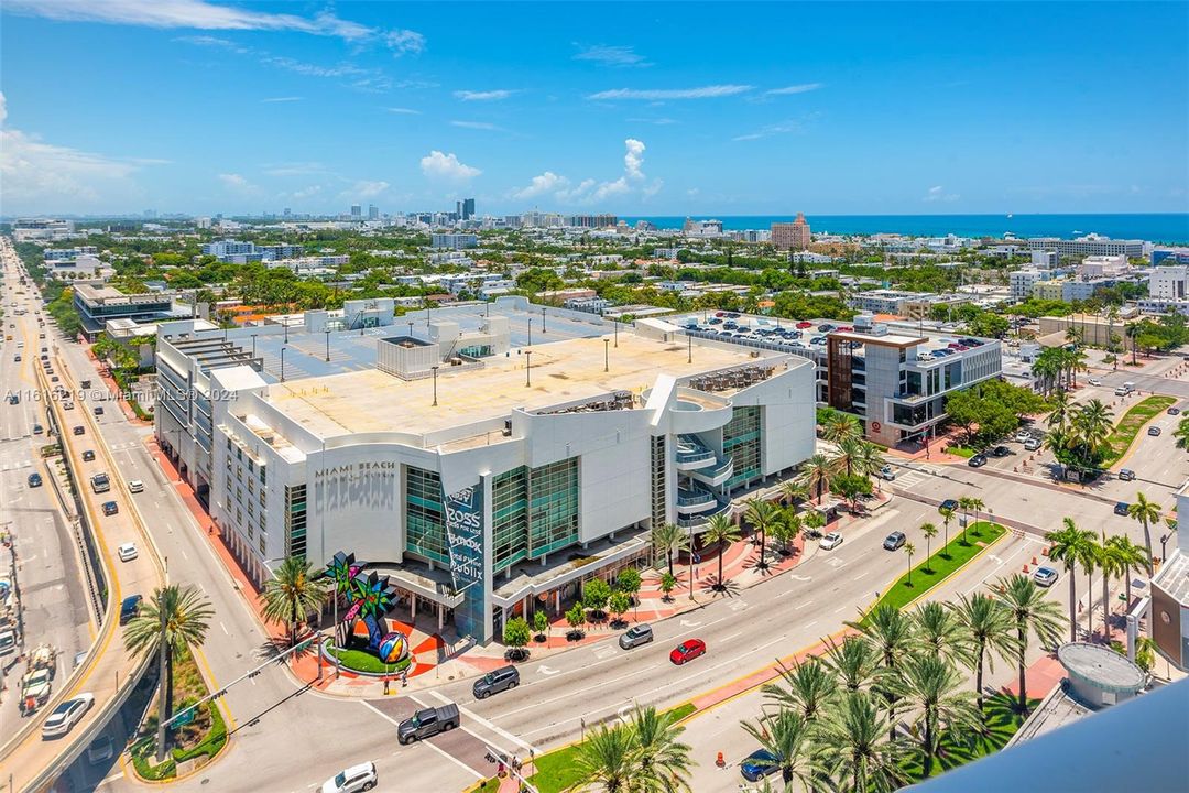 Active With Contract: $1,800,000 (2 beds, 2 baths, 1370 Square Feet)