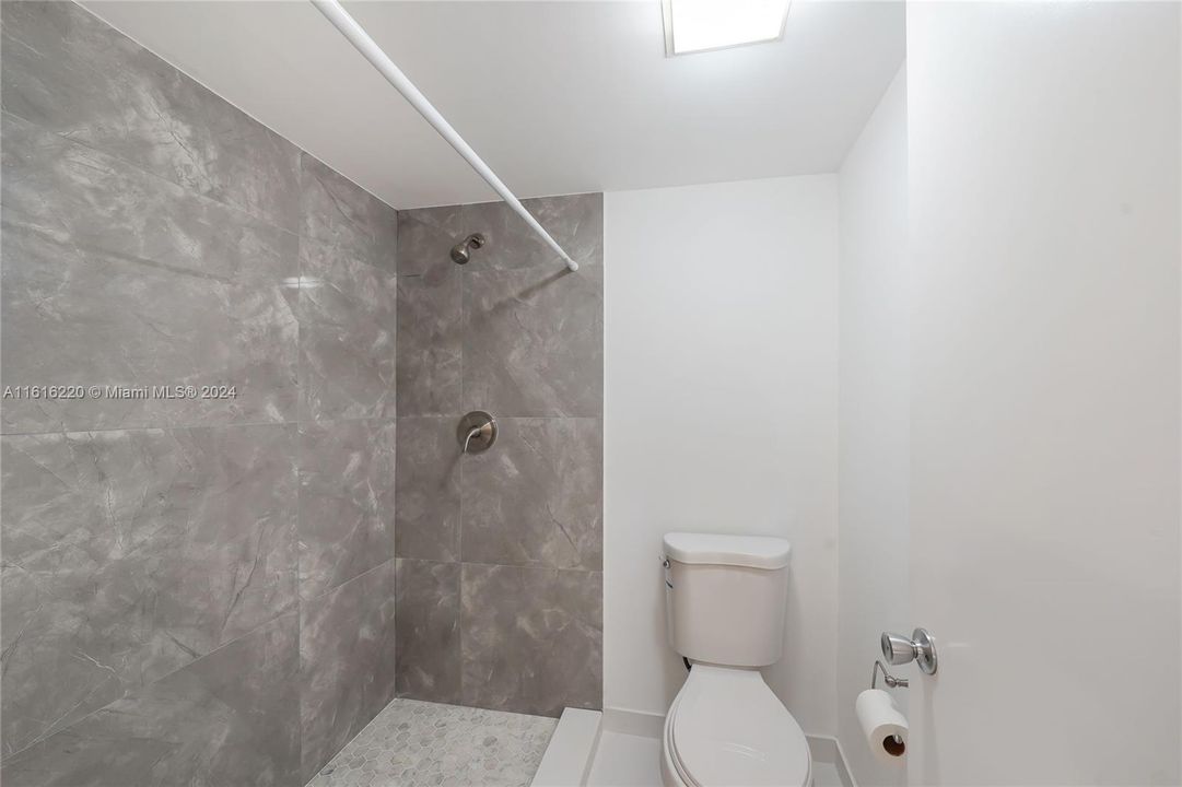 For Sale: $345,000 (2 beds, 2 baths, 1100 Square Feet)