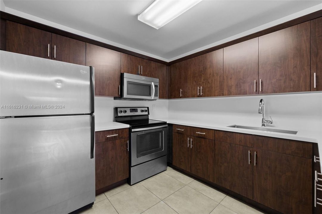 For Sale: $255,000 (2 beds, 1 baths, 1035 Square Feet)