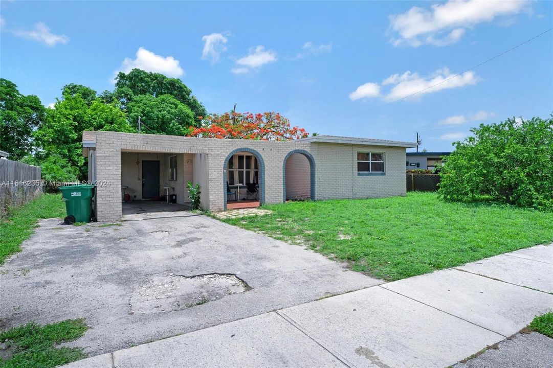 For Sale: $275,900 (3 beds, 2 baths, 1563 Square Feet)