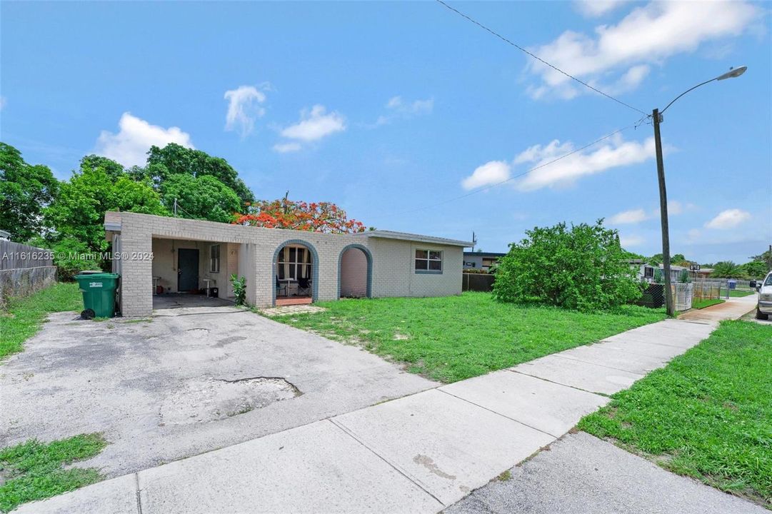 For Sale: $275,900 (3 beds, 2 baths, 1563 Square Feet)