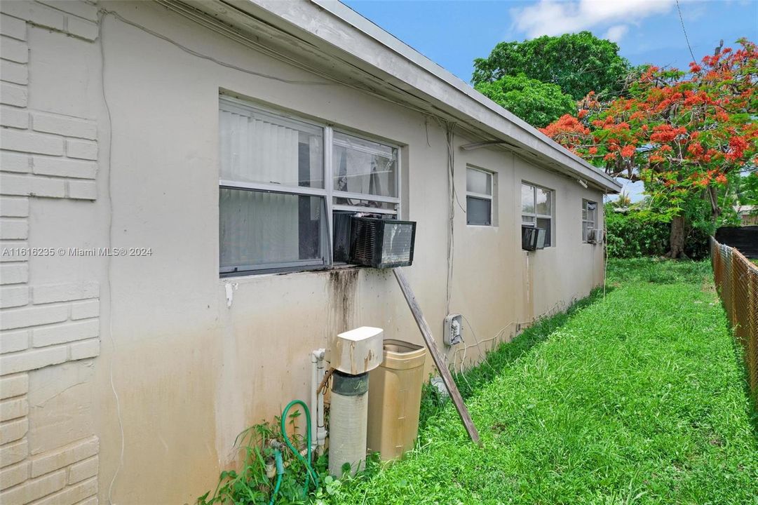 For Sale: $275,900 (3 beds, 2 baths, 1563 Square Feet)