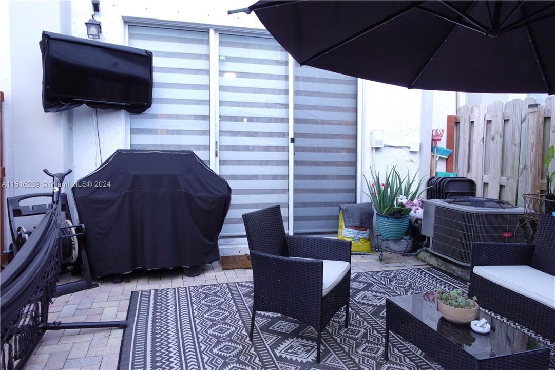 For Sale: $479,000 (2 beds, 2 baths, 1328 Square Feet)