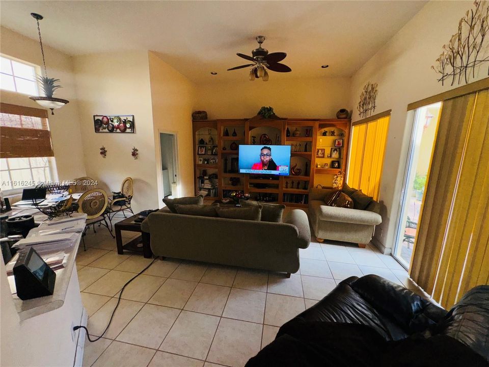 For Rent: $5,500 (3 beds, 2 baths, 2603 Square Feet)