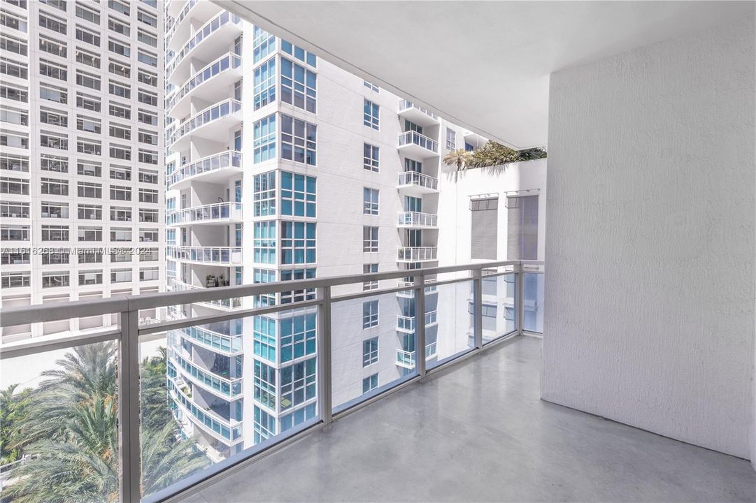 For Sale: $499,000 (1 beds, 1 baths, 774 Square Feet)