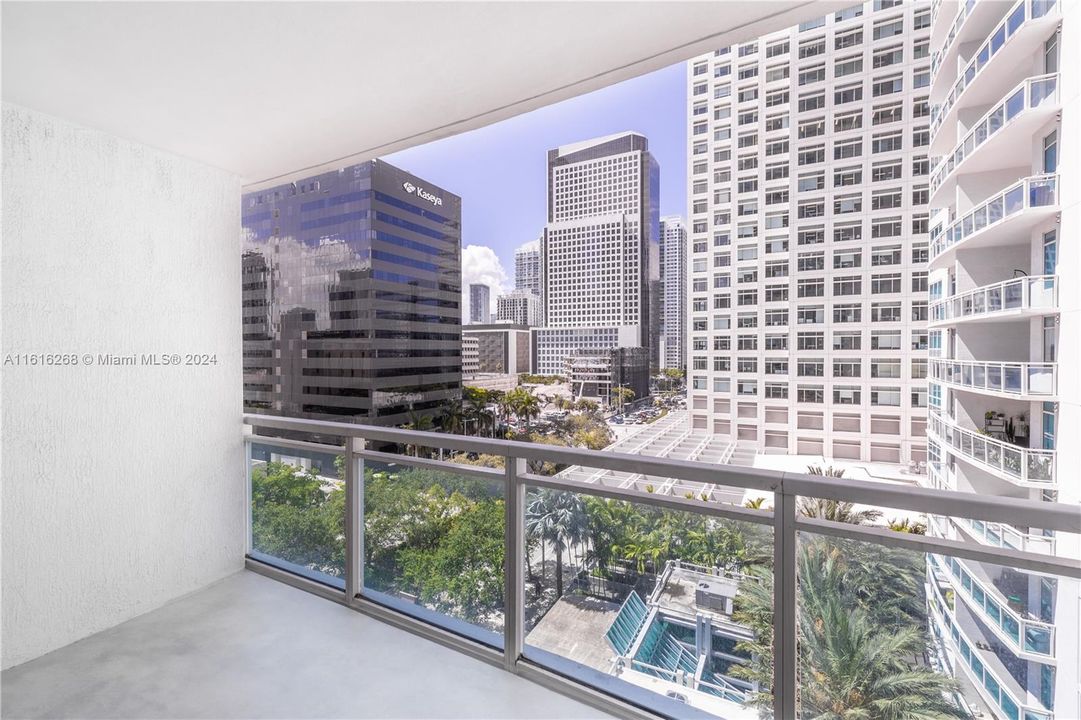 For Sale: $499,000 (1 beds, 1 baths, 774 Square Feet)