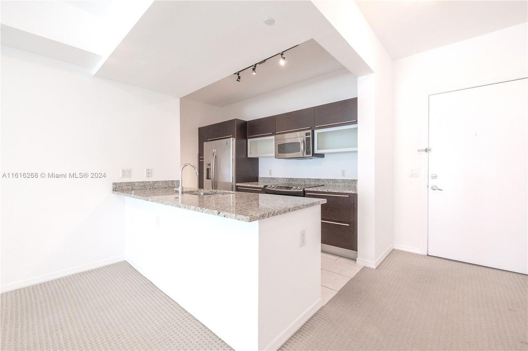 For Sale: $499,000 (1 beds, 1 baths, 774 Square Feet)