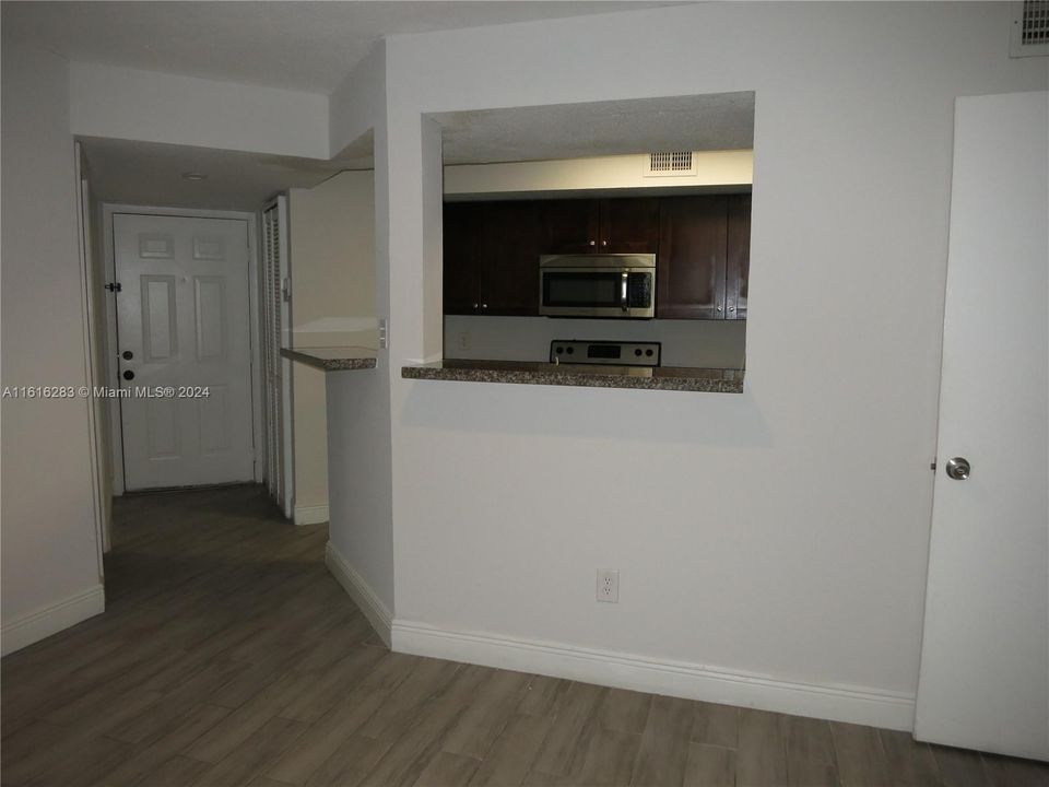 For Rent: $2,400 (2 beds, 2 baths, 1053 Square Feet)