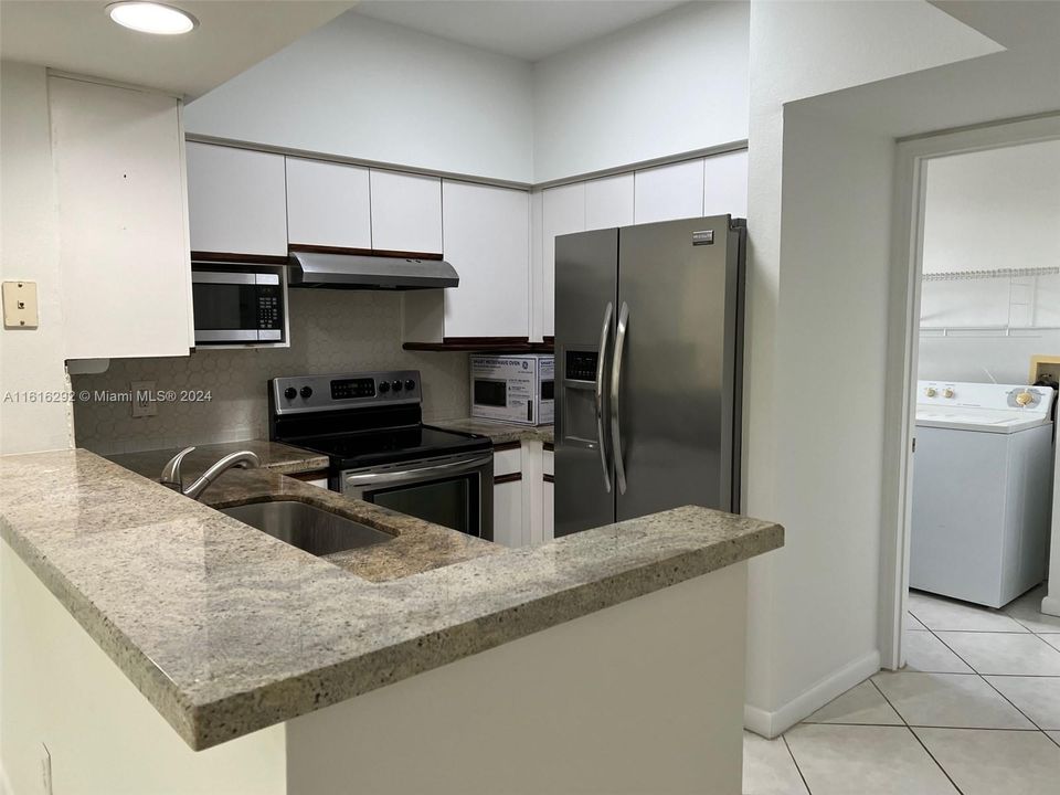 For Rent: $2,600 (1 beds, 1 baths, 845 Square Feet)