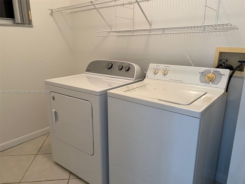 For Rent: $2,600 (1 beds, 1 baths, 845 Square Feet)