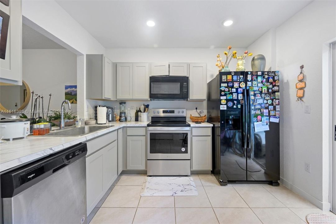 For Sale: $350,000 (2 beds, 2 baths, 1208 Square Feet)