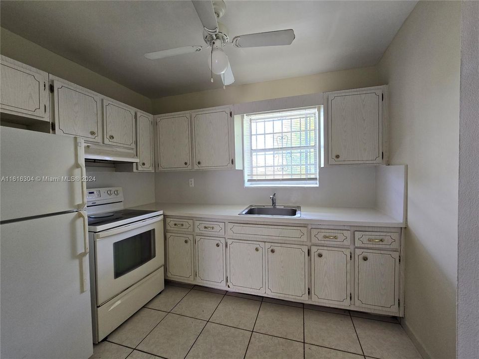 Recently Rented: $1,650 (1 beds, 1 baths, 550 Square Feet)