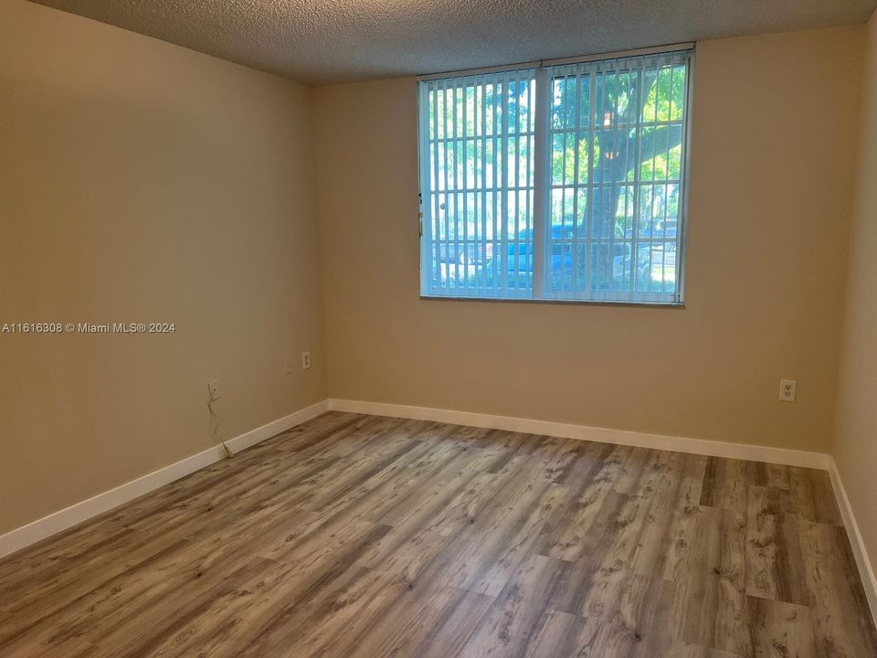 For Rent: $2,400 (2 beds, 2 baths, 966 Square Feet)