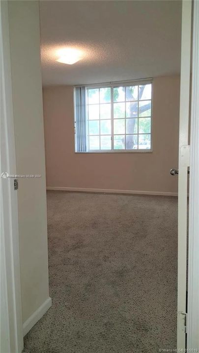 For Rent: $2,400 (2 beds, 2 baths, 966 Square Feet)