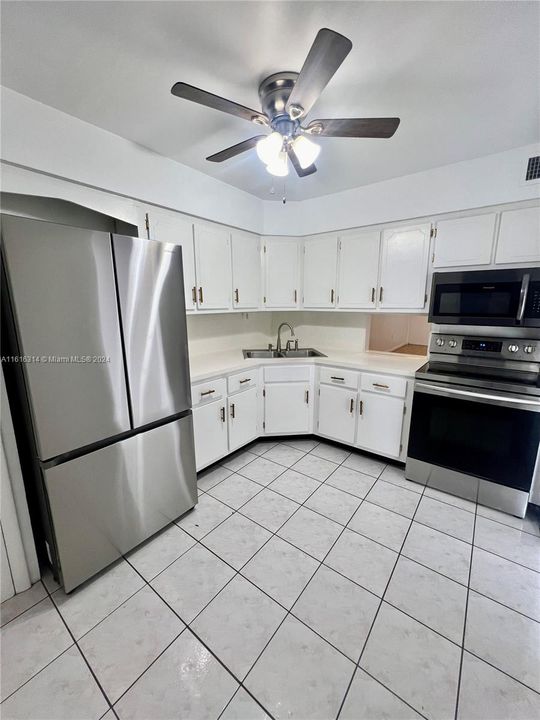 For Rent: $2,800 (2 beds, 1 baths, 1041 Square Feet)