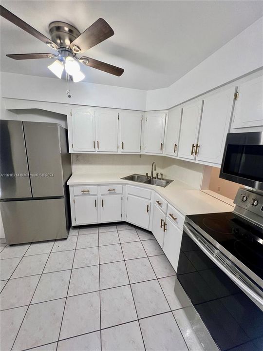 For Rent: $2,800 (2 beds, 1 baths, 1041 Square Feet)