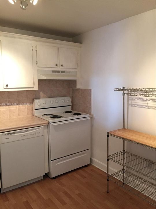 For Rent: $2,450 (1 beds, 1 baths, 792 Square Feet)