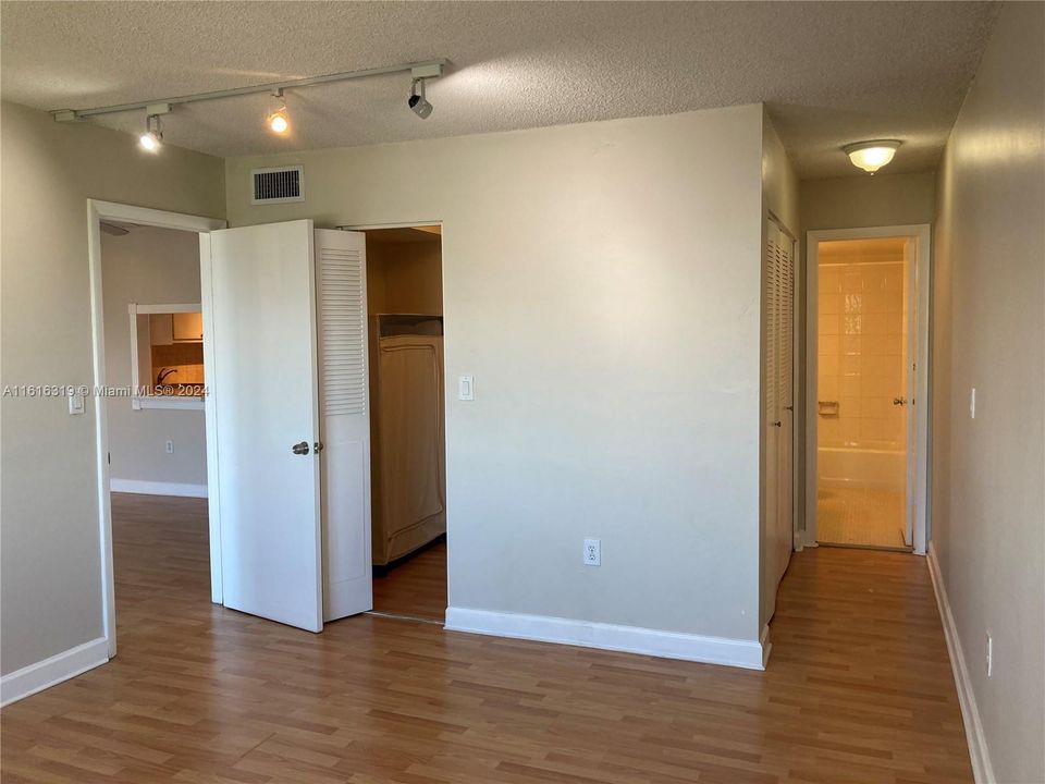 For Rent: $2,450 (1 beds, 1 baths, 792 Square Feet)