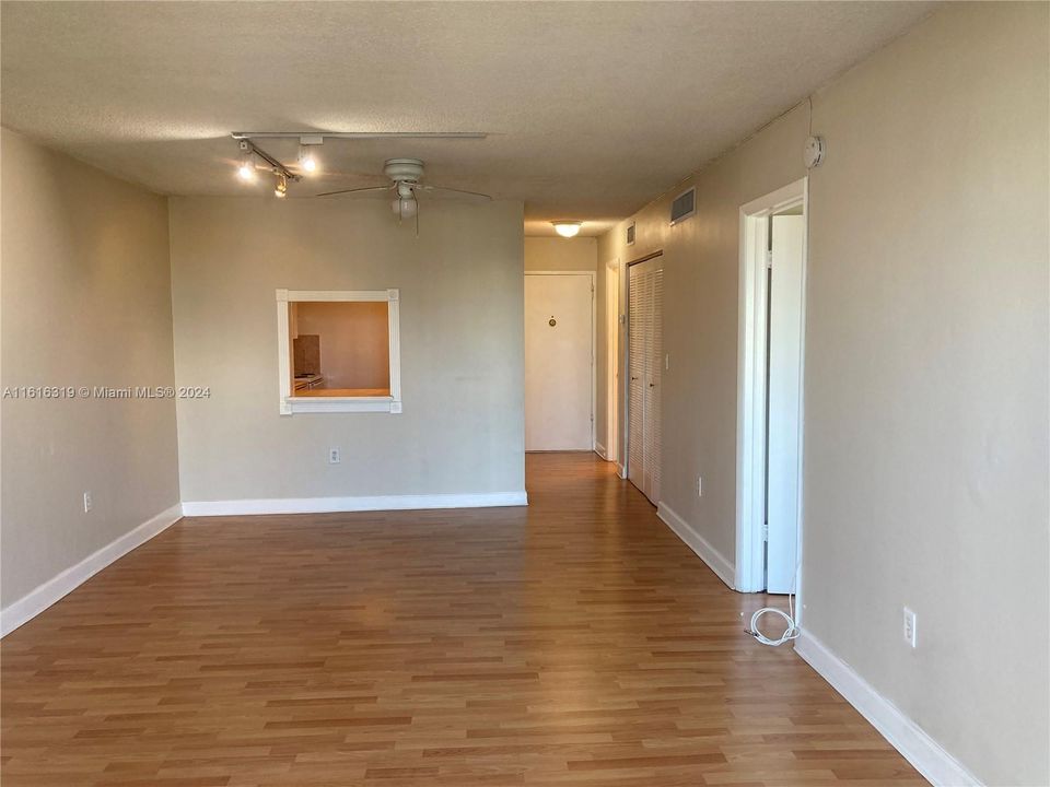 For Rent: $2,450 (1 beds, 1 baths, 792 Square Feet)