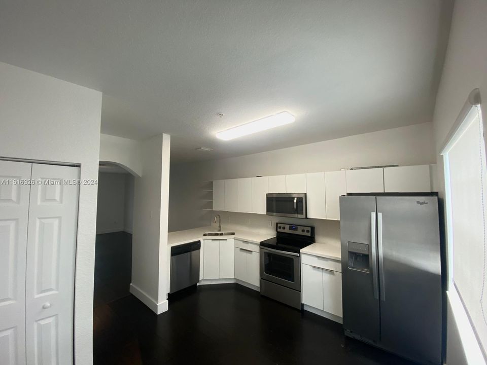 For Rent: $3,050 (3 beds, 2 baths, 1370 Square Feet)