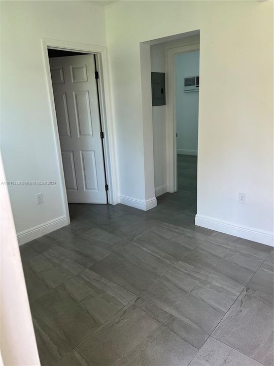 For Rent: $1,650 (2 beds, 1 baths, 700 Square Feet)