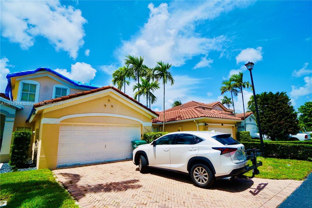 Recently Sold: $650,000 (4 beds, 3 baths, 2342 Square Feet)