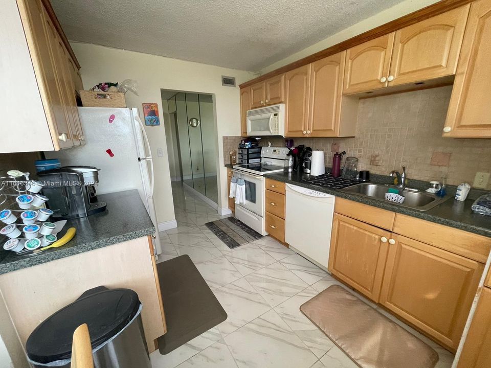 For Rent: $3,175 (2 beds, 2 baths, 1330 Square Feet)