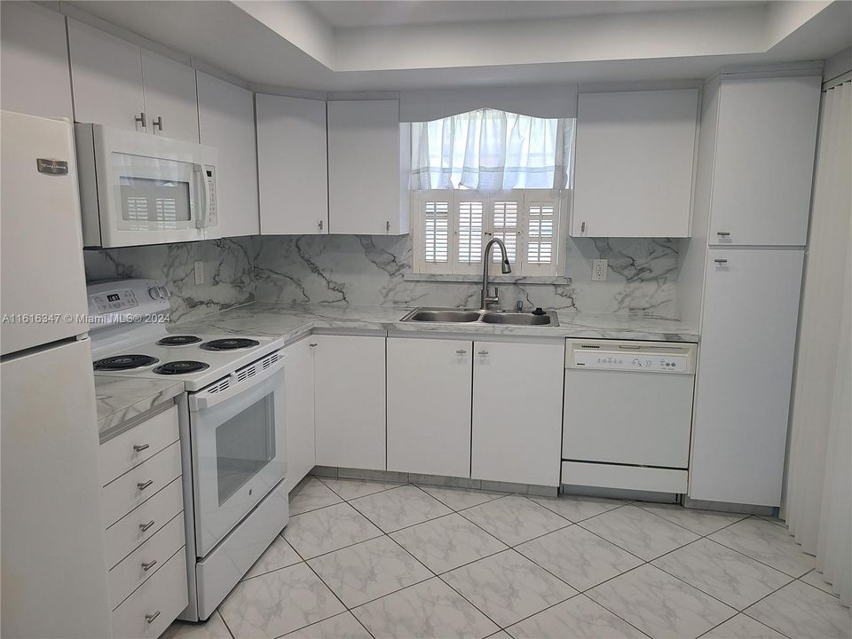 For Rent: $2,375 (2 beds, 2 baths, 1070 Square Feet)