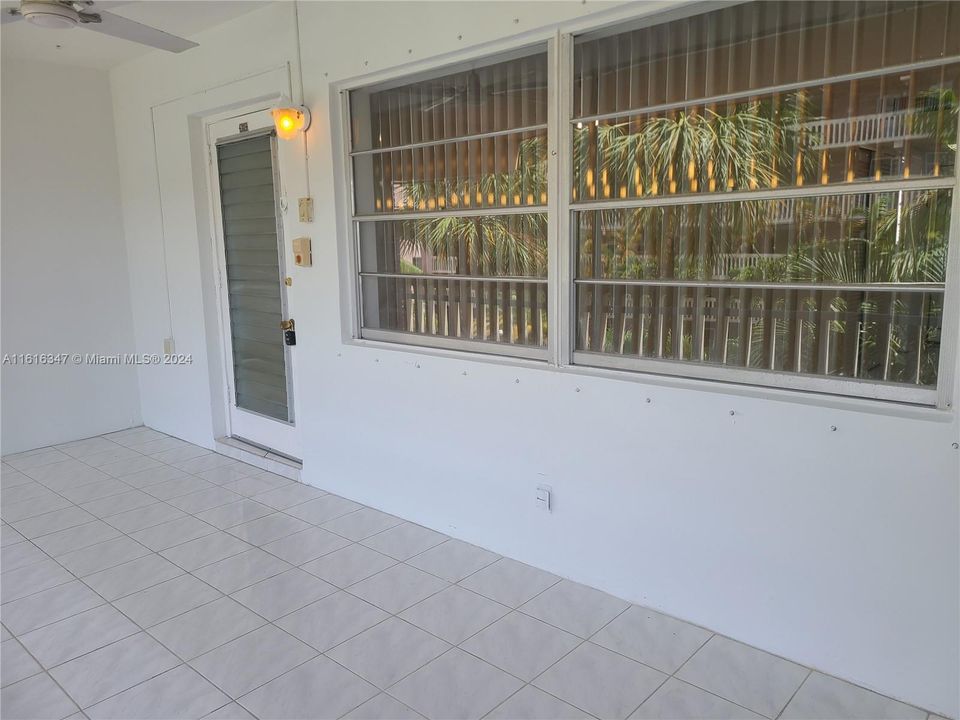 For Rent: $2,375 (2 beds, 2 baths, 1070 Square Feet)