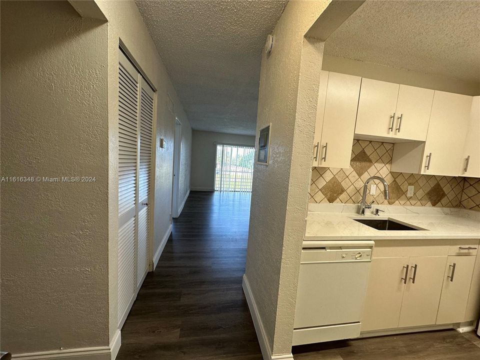 For Rent: $1,700 (1 beds, 1 baths, 800 Square Feet)