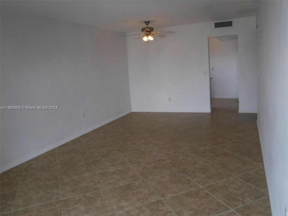 For Rent: $2,000 (1 beds, 1 baths, 715 Square Feet)