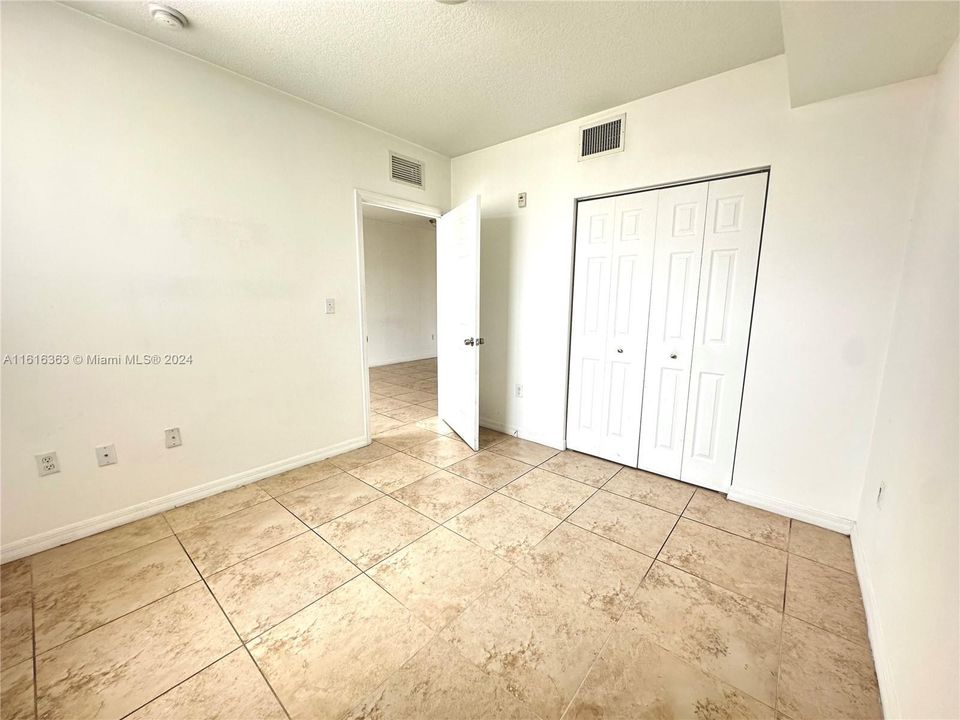 For Rent: $1,850 (1 beds, 1 baths, 650 Square Feet)