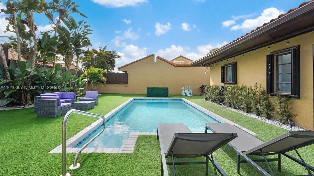 En Venta: $695,000 (3 camas, 2 baños, 1671 Pies cuadrados)